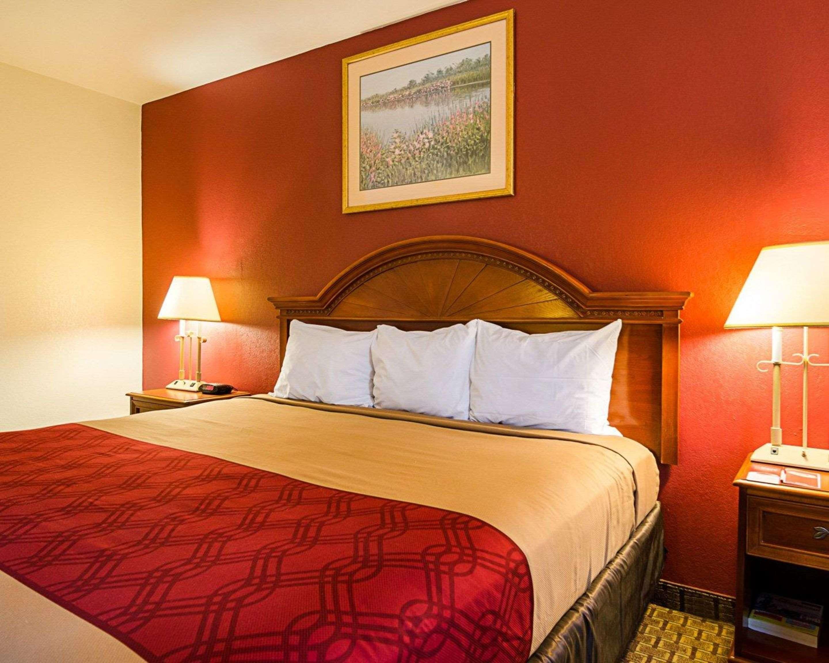 Econo Lodge Richmond Bagian luar foto