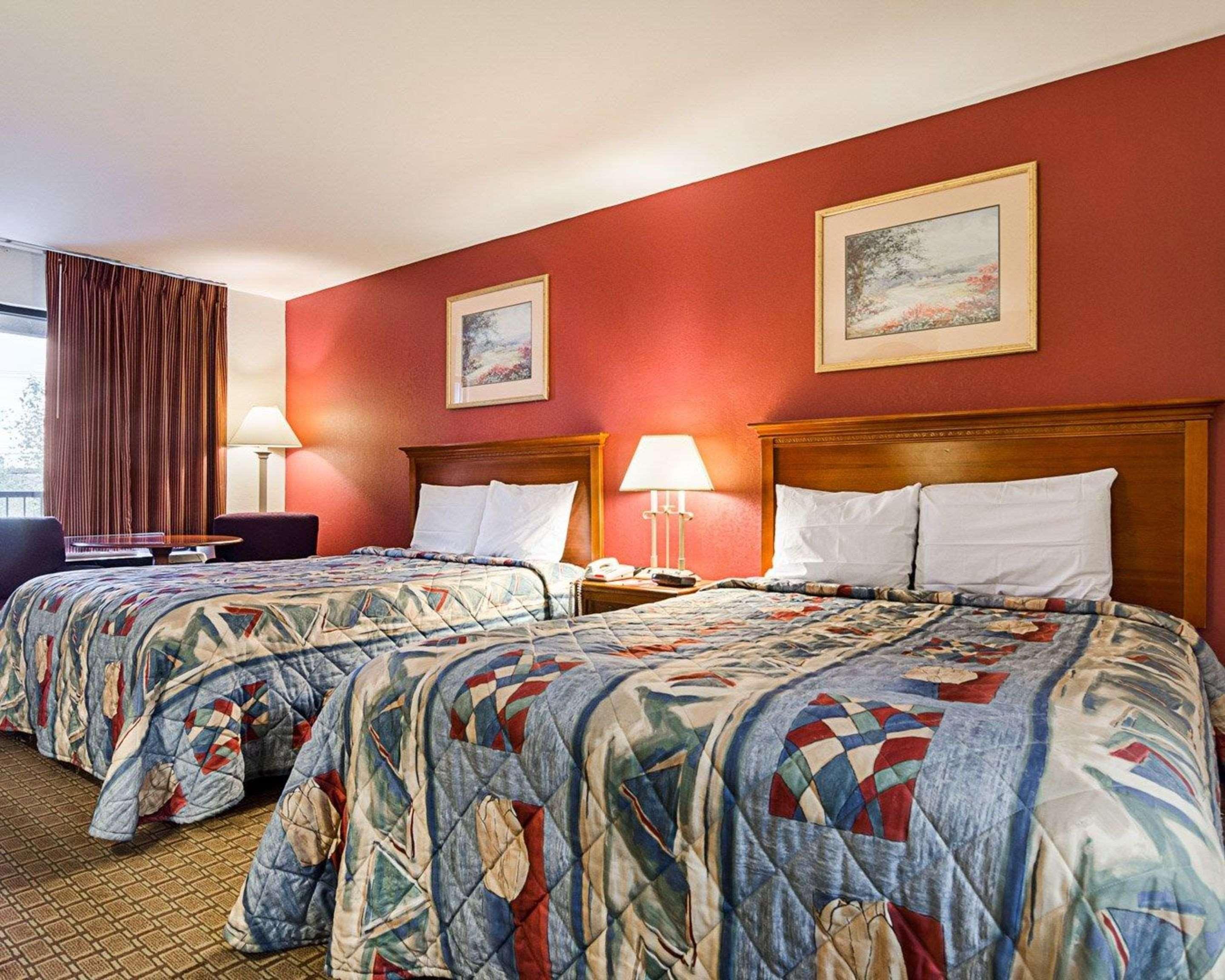 Econo Lodge Richmond Bagian luar foto