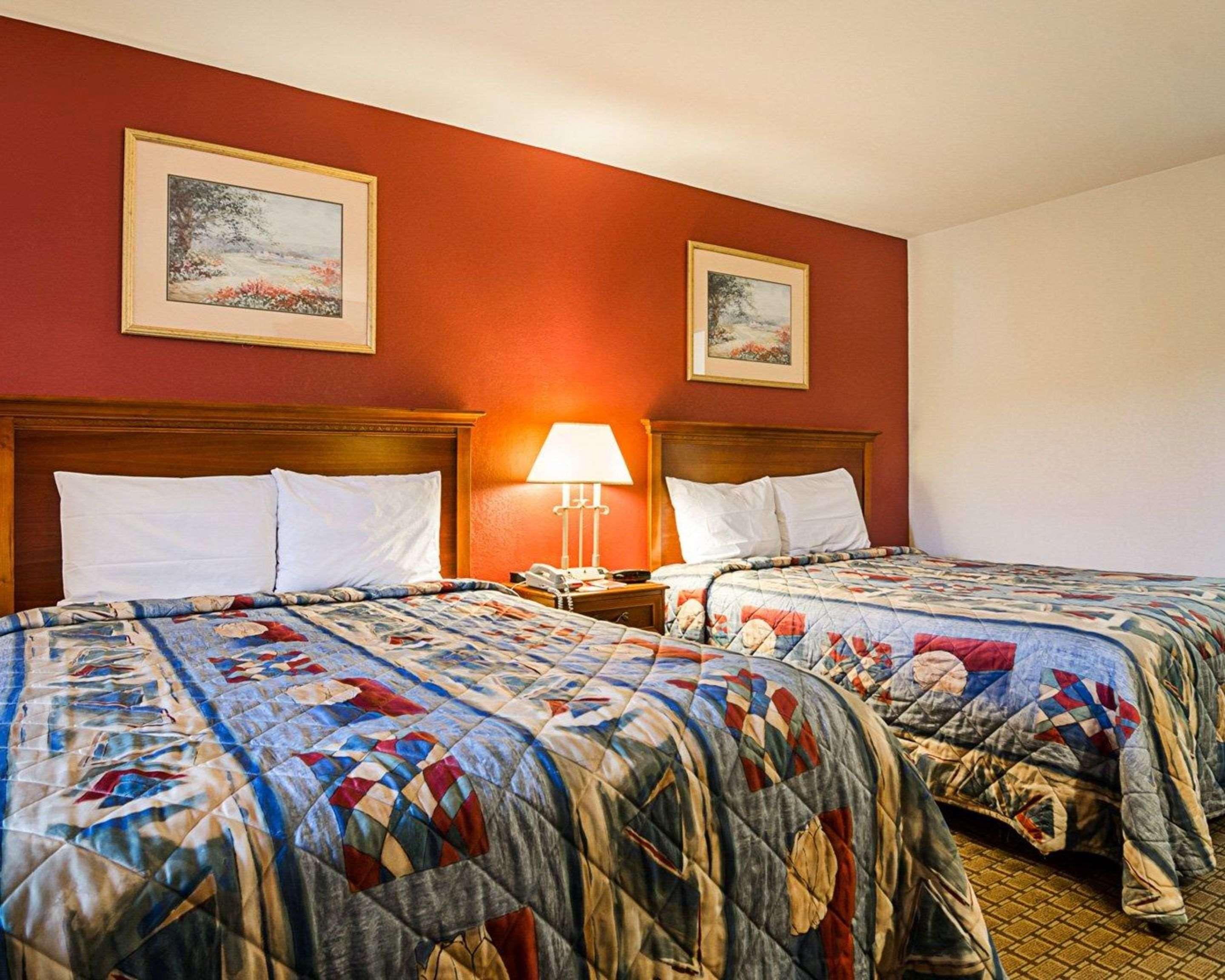Econo Lodge Richmond Bagian luar foto