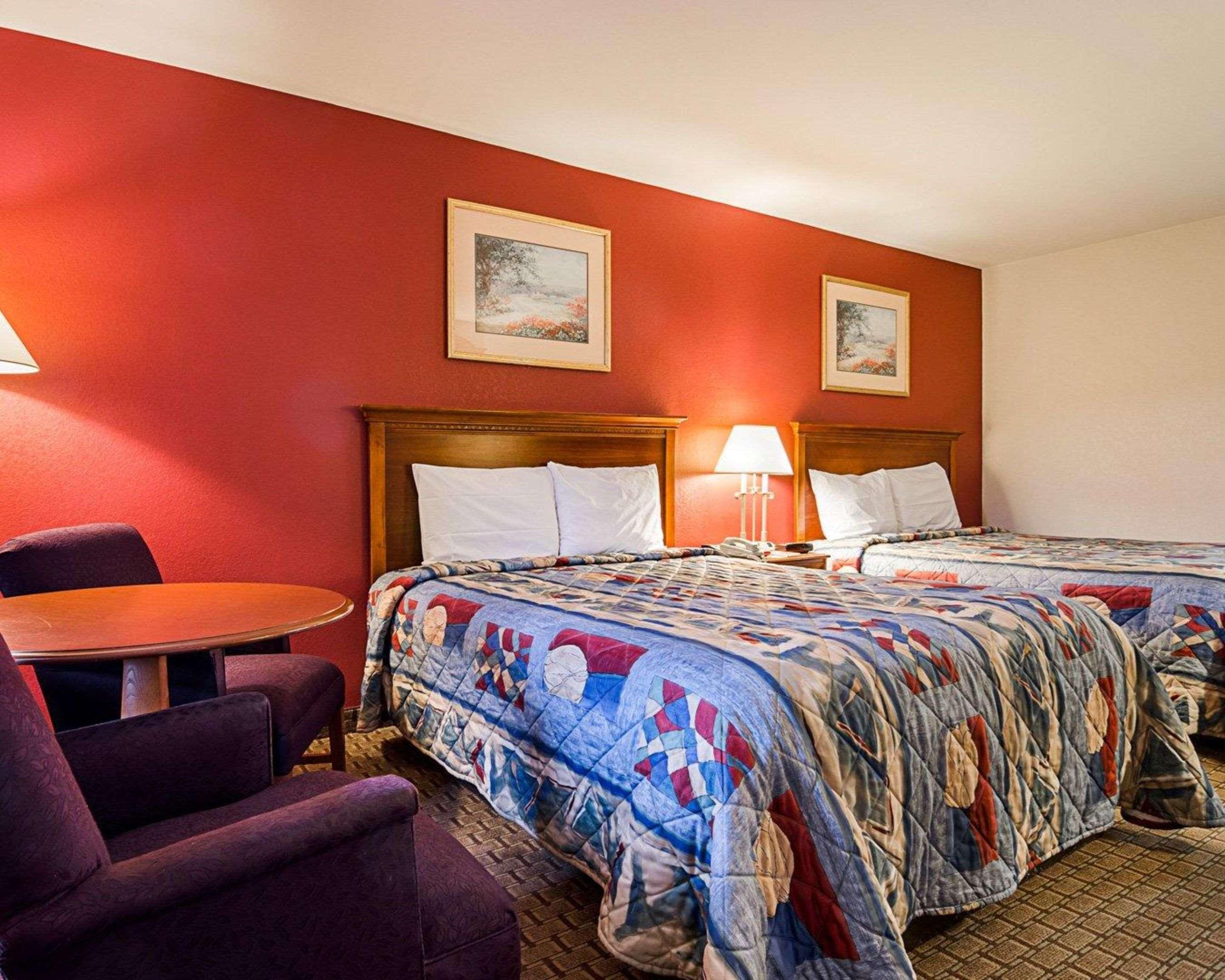 Econo Lodge Richmond Bagian luar foto