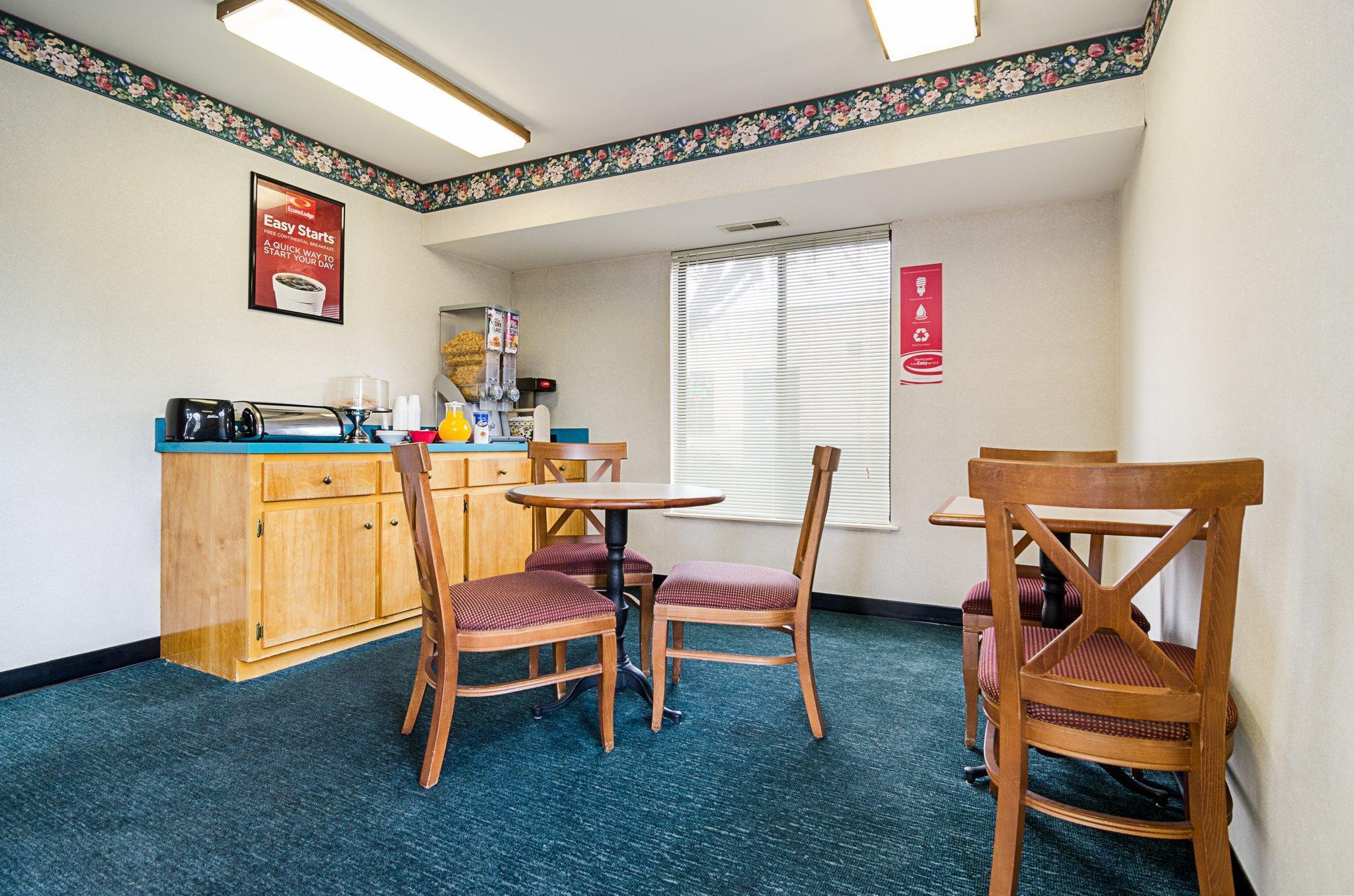 Econo Lodge Richmond Bagian luar foto