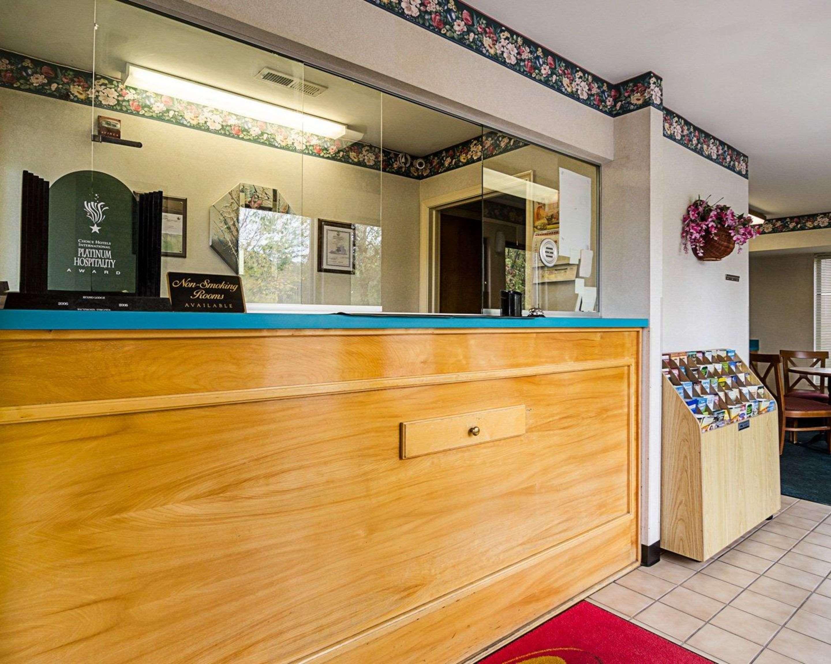 Econo Lodge Richmond Bagian luar foto