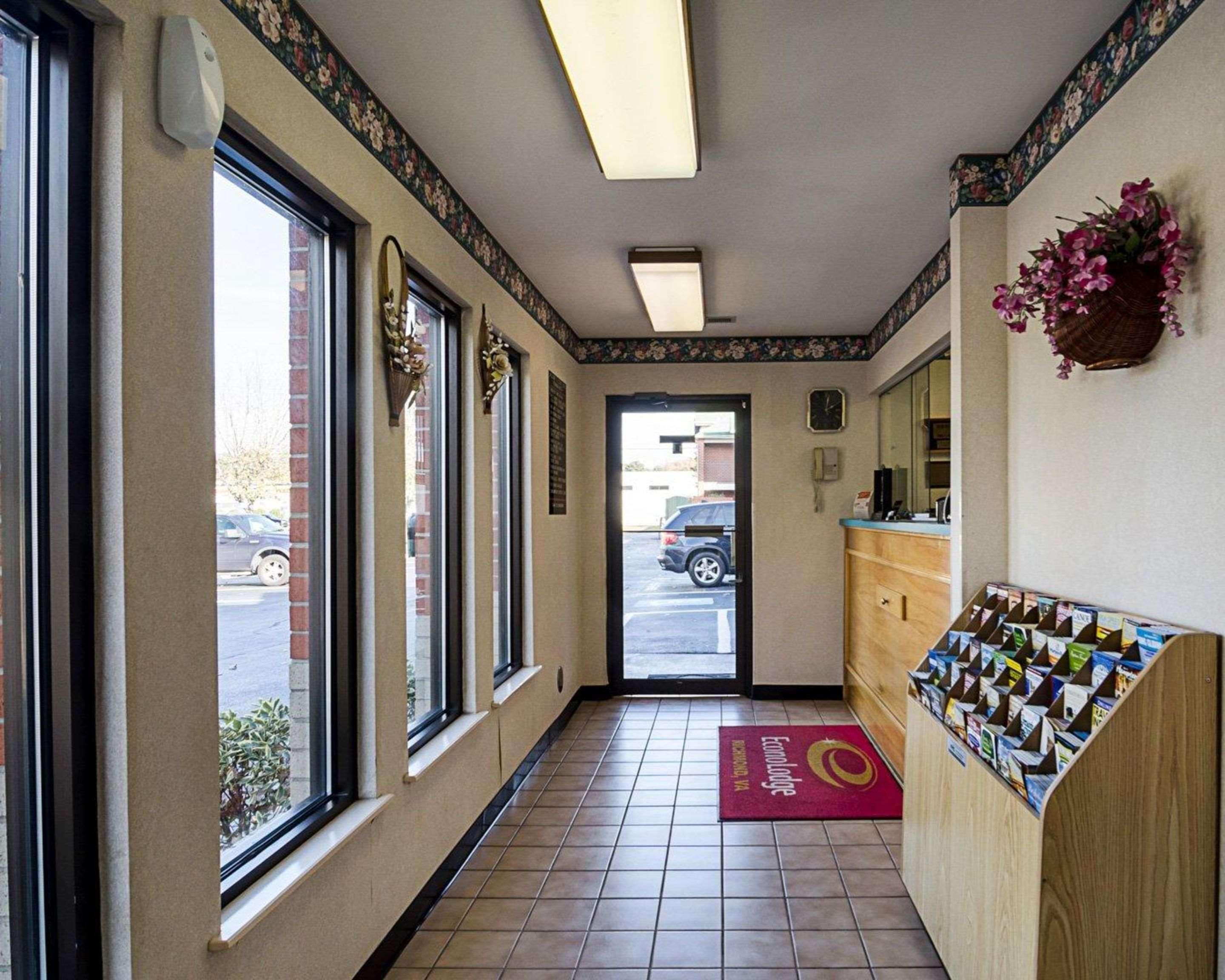 Econo Lodge Richmond Bagian luar foto