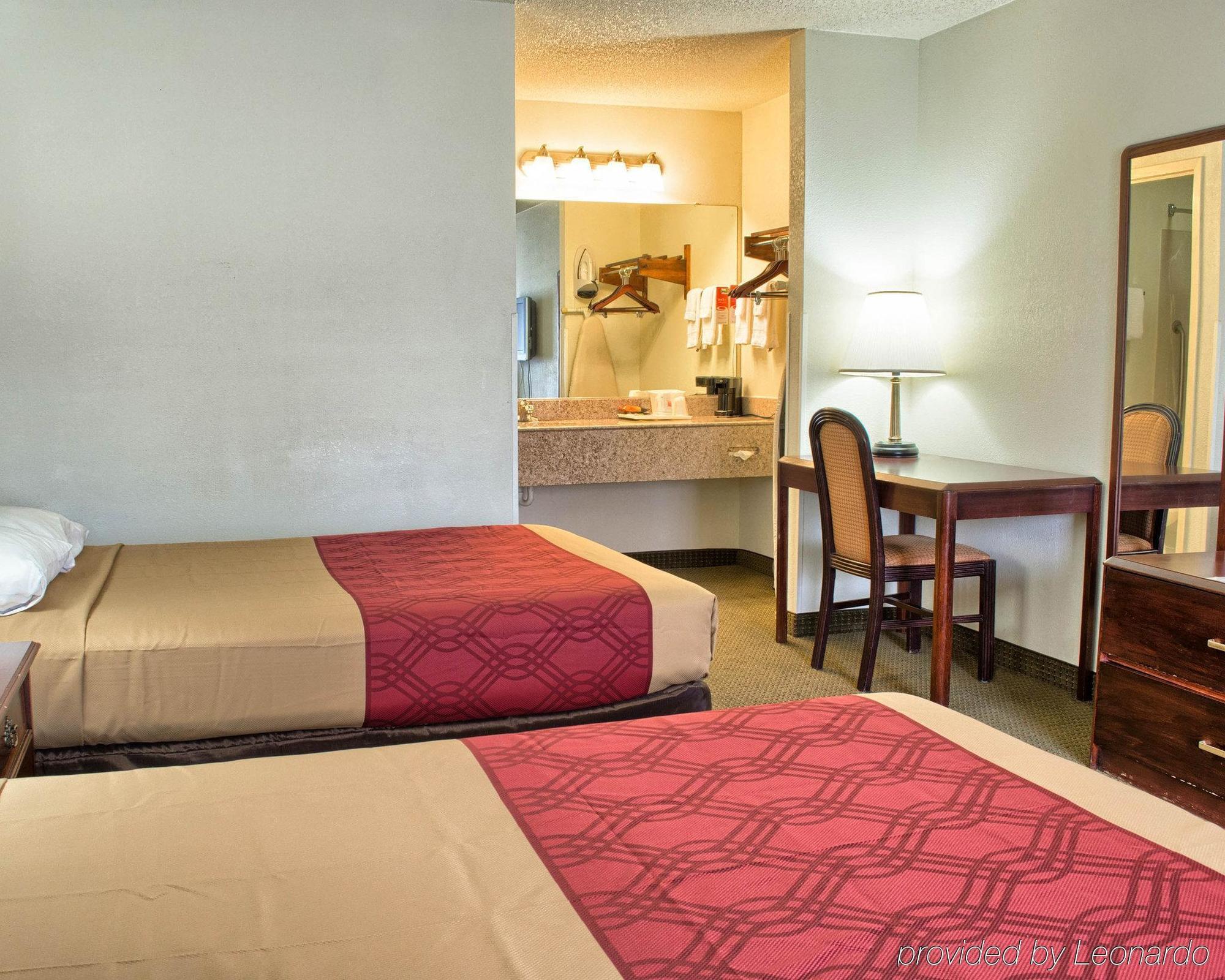 Econo Lodge Richmond Bagian luar foto