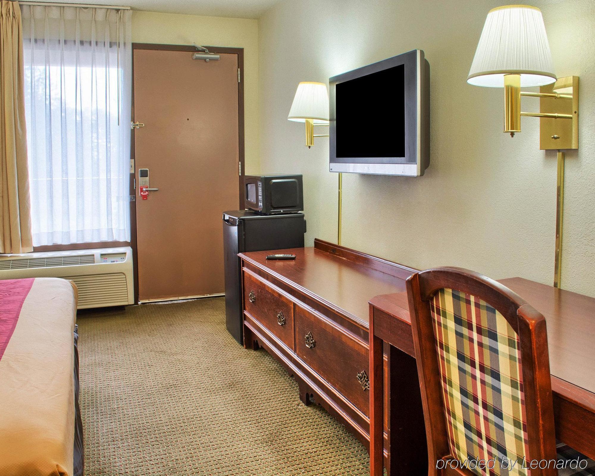 Econo Lodge Richmond Bagian luar foto