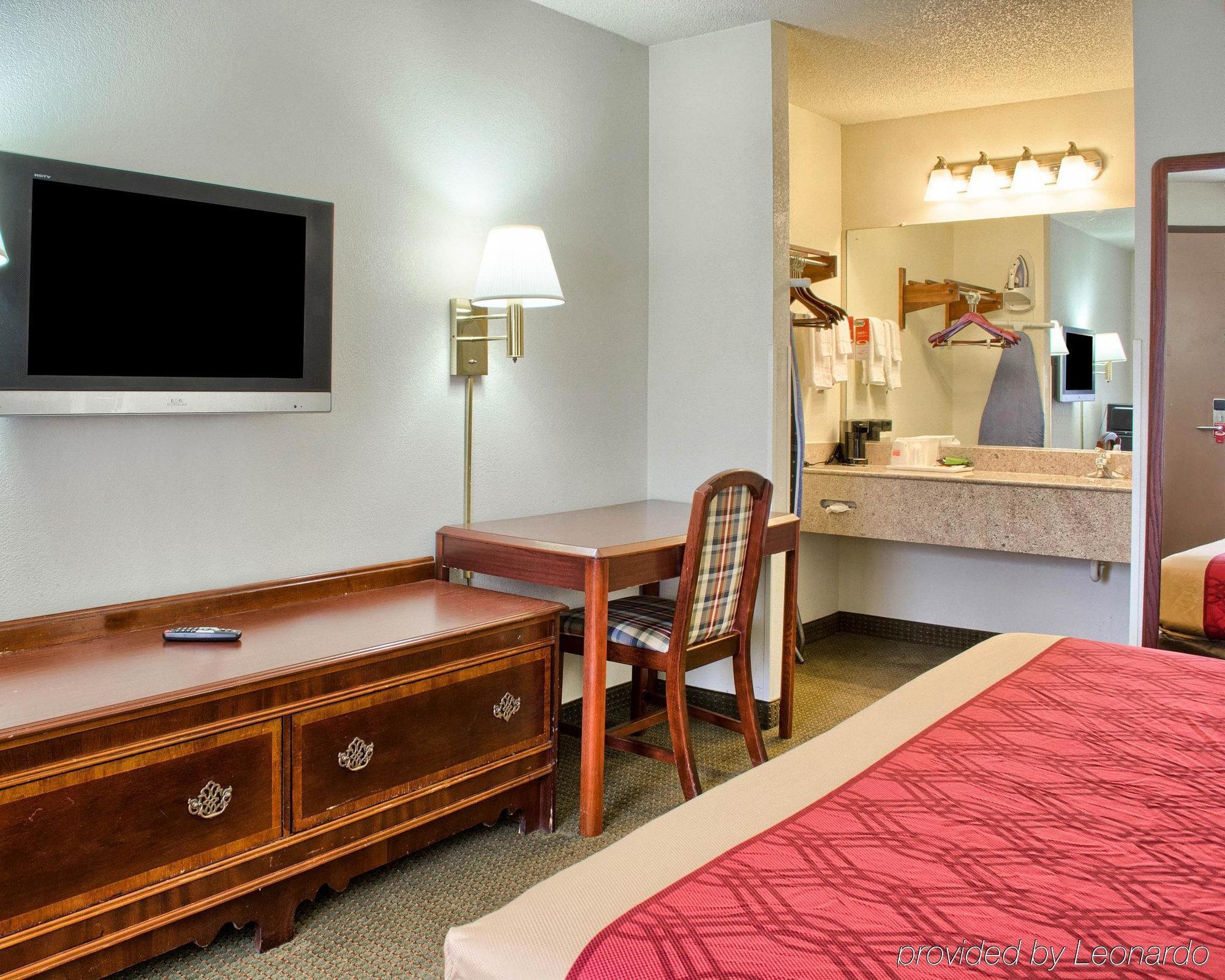 Econo Lodge Richmond Bagian luar foto