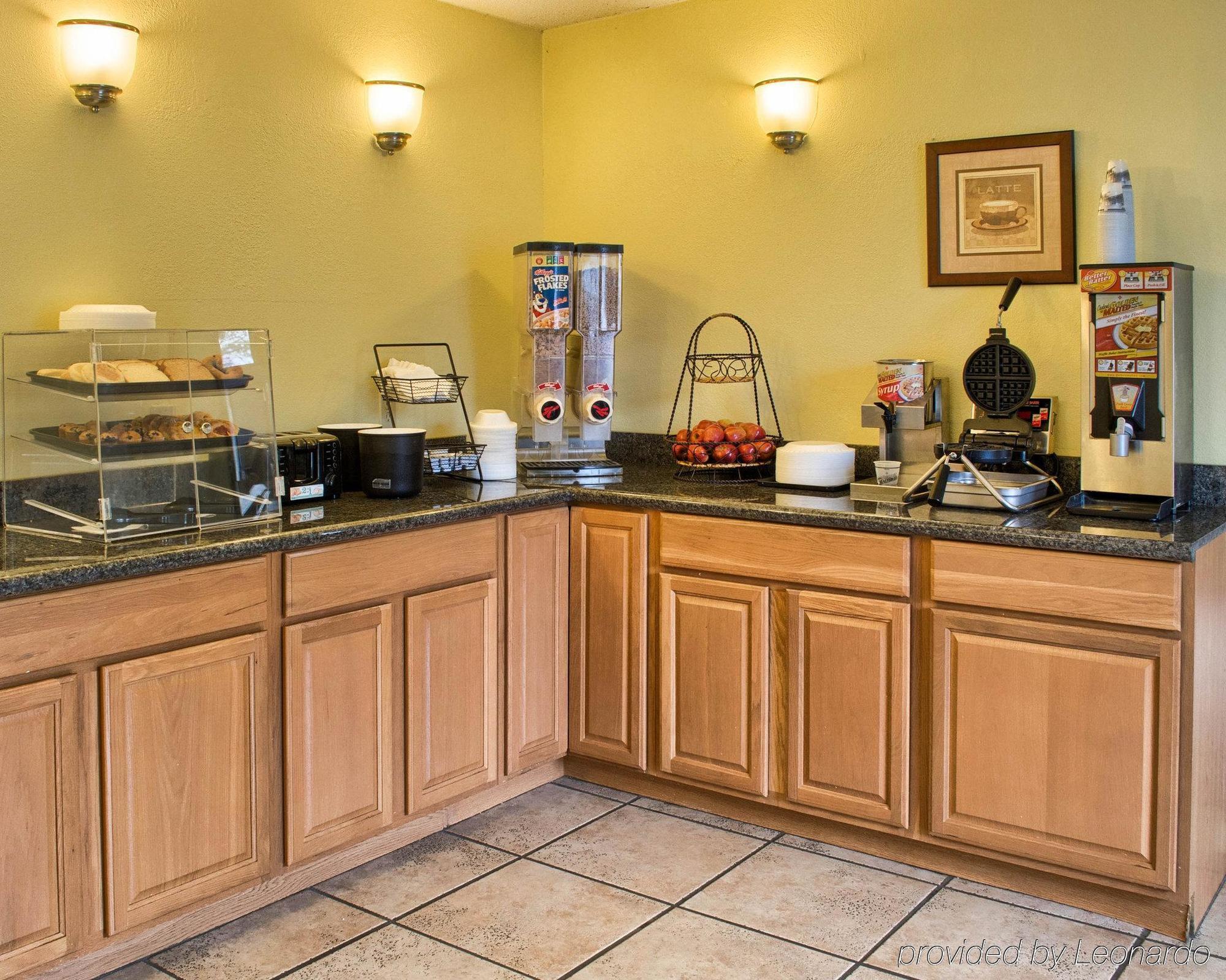 Econo Lodge Richmond Bagian luar foto