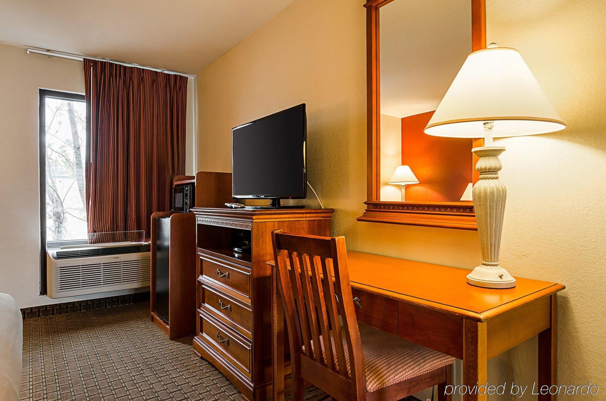 Econo Lodge Richmond Bagian luar foto