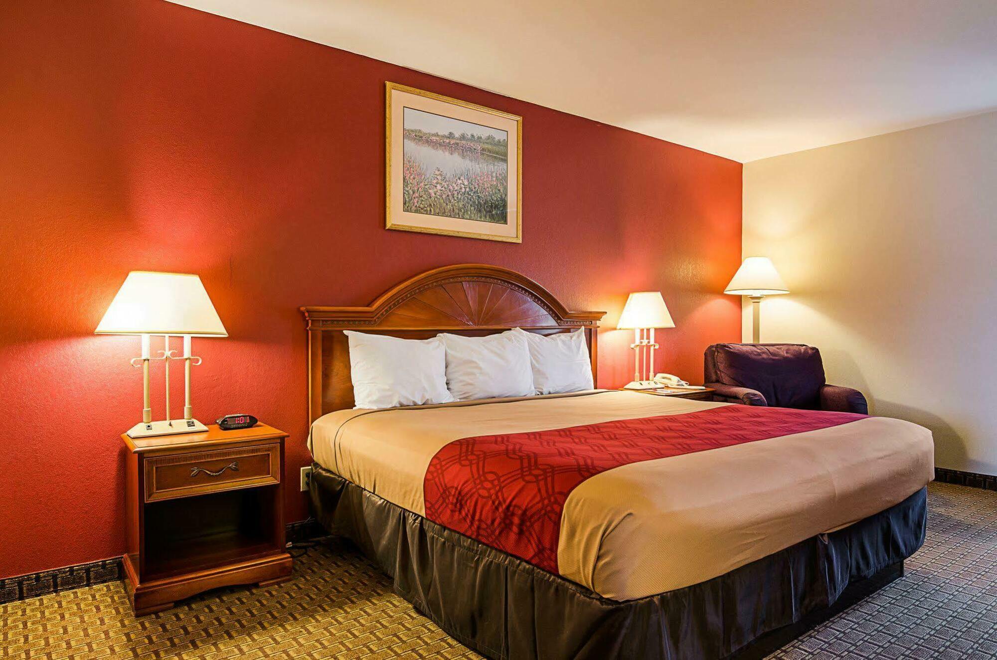Econo Lodge Richmond Bagian luar foto